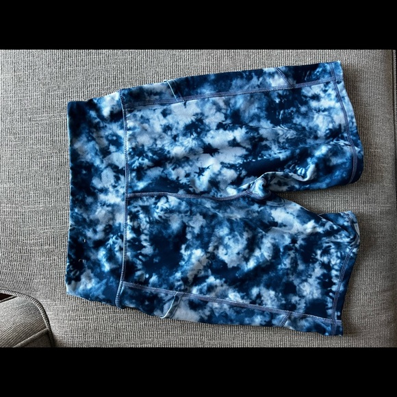 American Eagle Blue Tye Dye shorts with side pockets - Picture 2 of 3